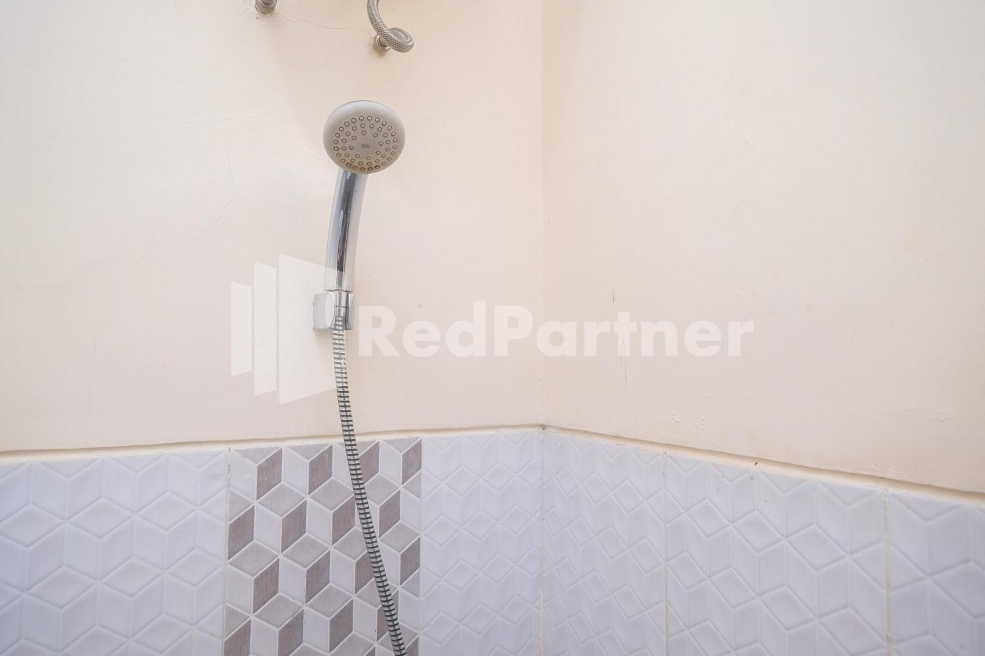 Griya Loka 2 Syariah Near Simpang Lima Mitra Reddoorz Hotell Semarang Exteriör bild