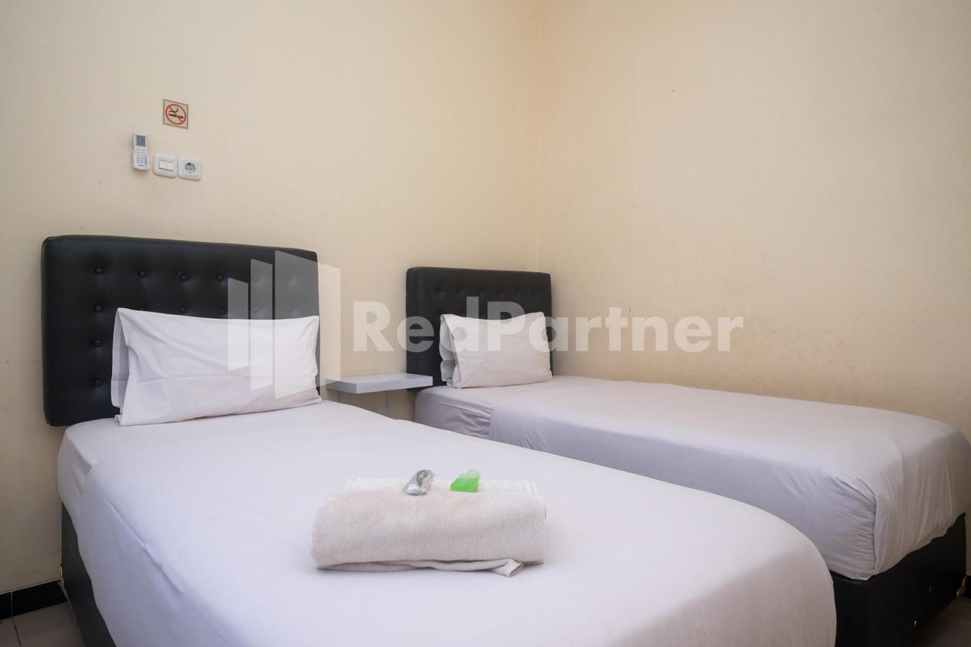 Griya Loka 2 Syariah Near Simpang Lima Mitra Reddoorz Hotell Semarang Exteriör bild