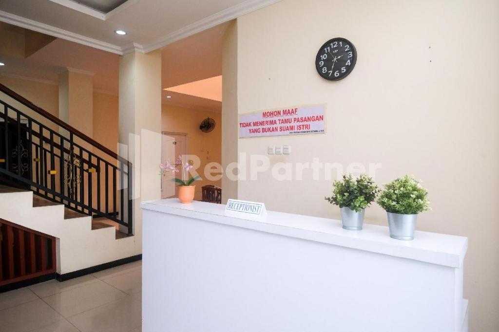 Griya Loka 2 Syariah Near Simpang Lima Mitra Reddoorz Hotell Semarang Exteriör bild